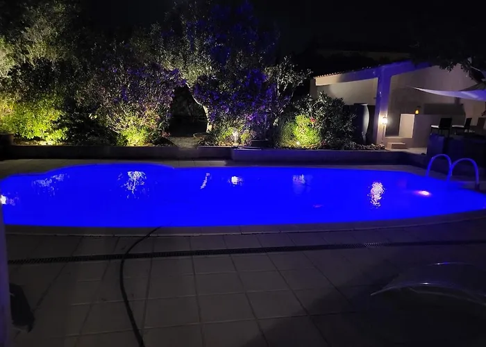 Avec Piscine Au Calme ! Villa