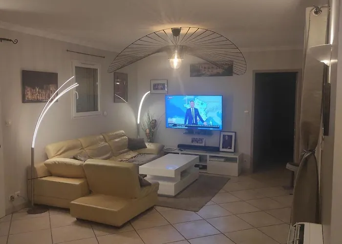 Villa Avec Piscine Au Calme ! *